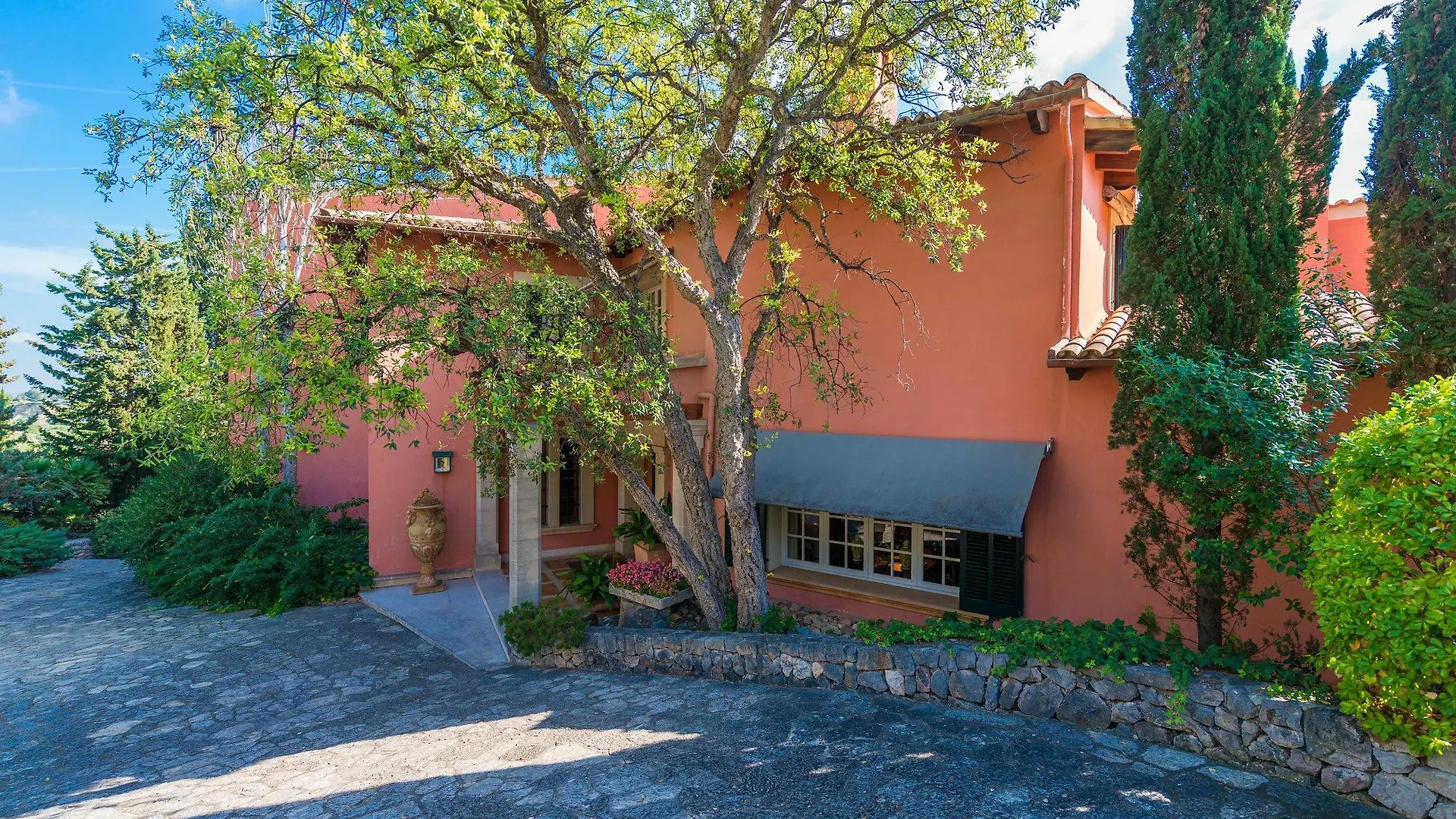 Villa Parisien Lloseta Spain